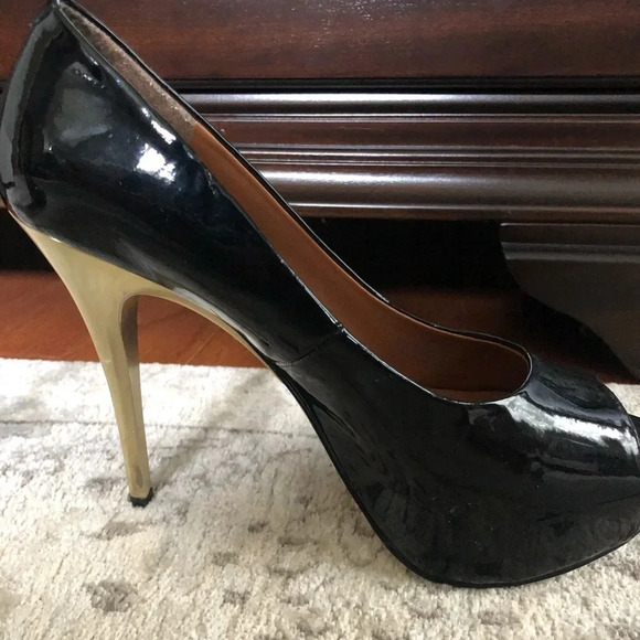 Steve Madden Black with Gold Heels - Picture 1 of 7